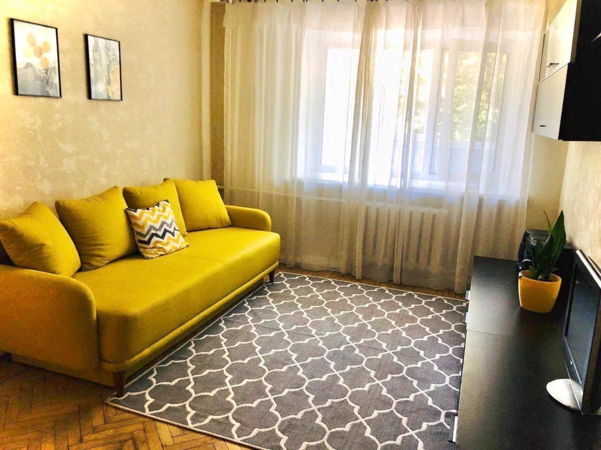 Sunflower Apartment Near Kiev Airport & Railway Station & Center City! Dış mekan fotoğraf