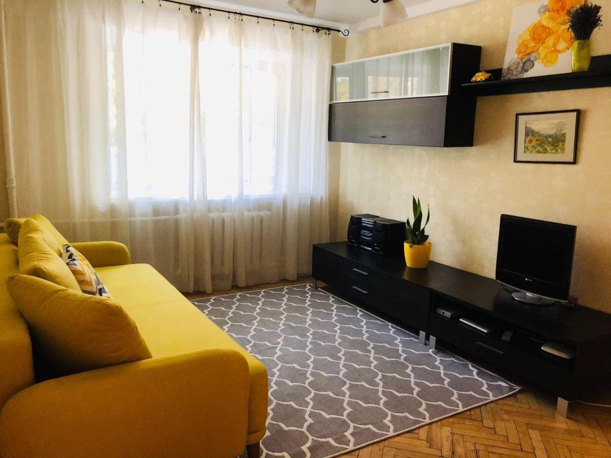 Sunflower Apartment Near Kiev Airport & Railway Station & Center City! Dış mekan fotoğraf