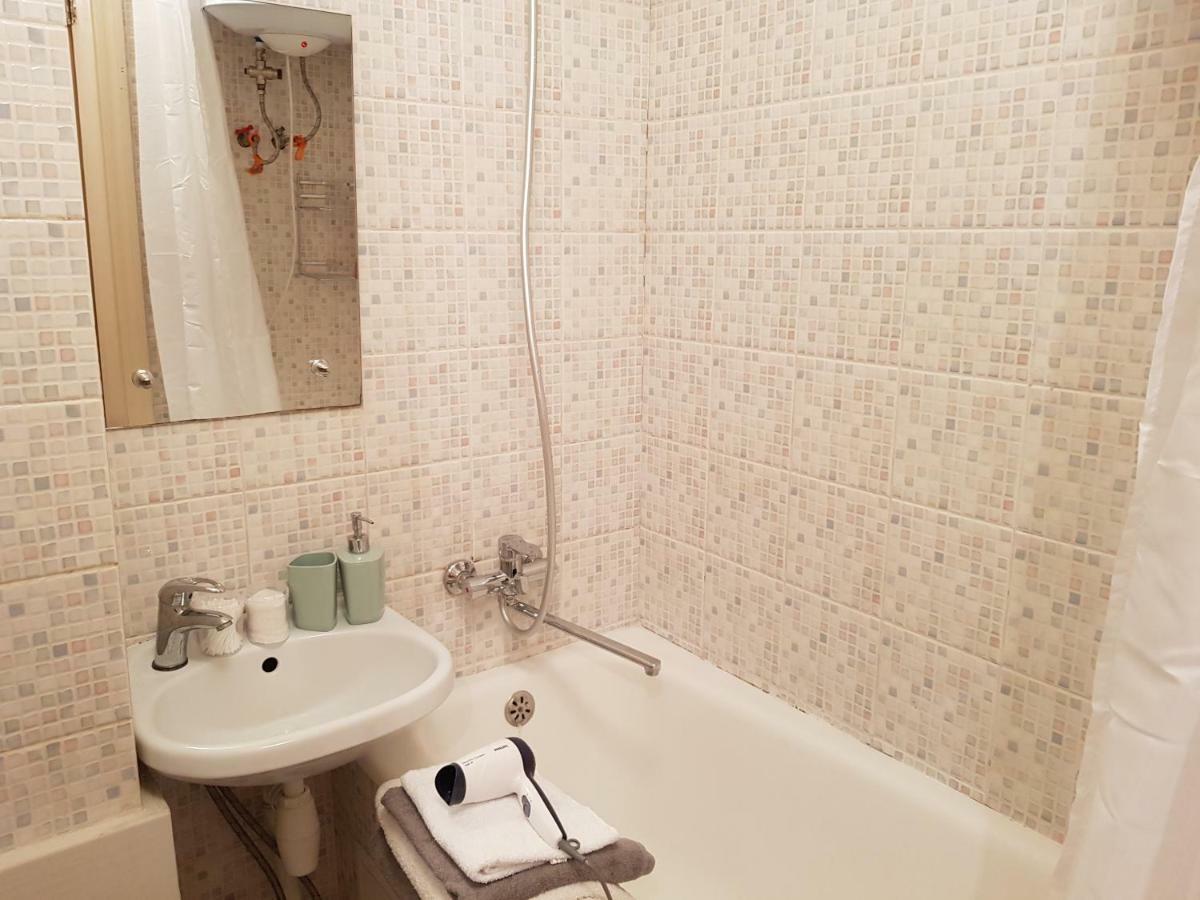 Sunflower Apartment Near Kiev Airport & Railway Station & Center City! Dış mekan fotoğraf