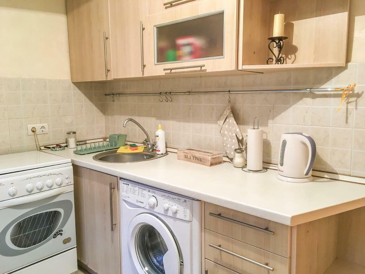 Sunflower Apartment Near Kiev Airport & Railway Station & Center City! Dış mekan fotoğraf